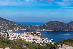 Blick vom Monte Guardia auf Lipari Stadt | View from Monte Guard